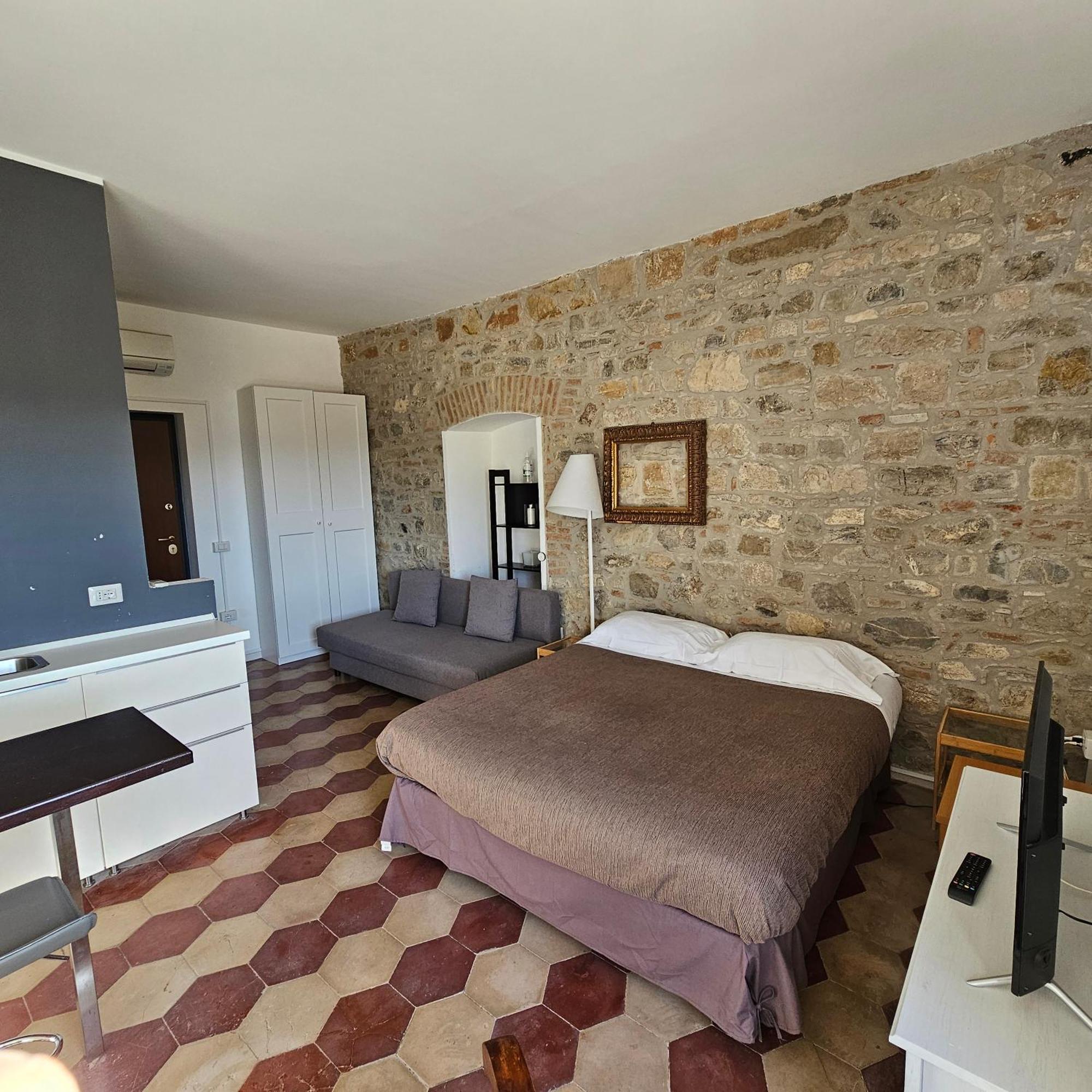 Room & Parking In Centro Citta Con Parcheggio Privato E Wifi Потенца Екстериор снимка