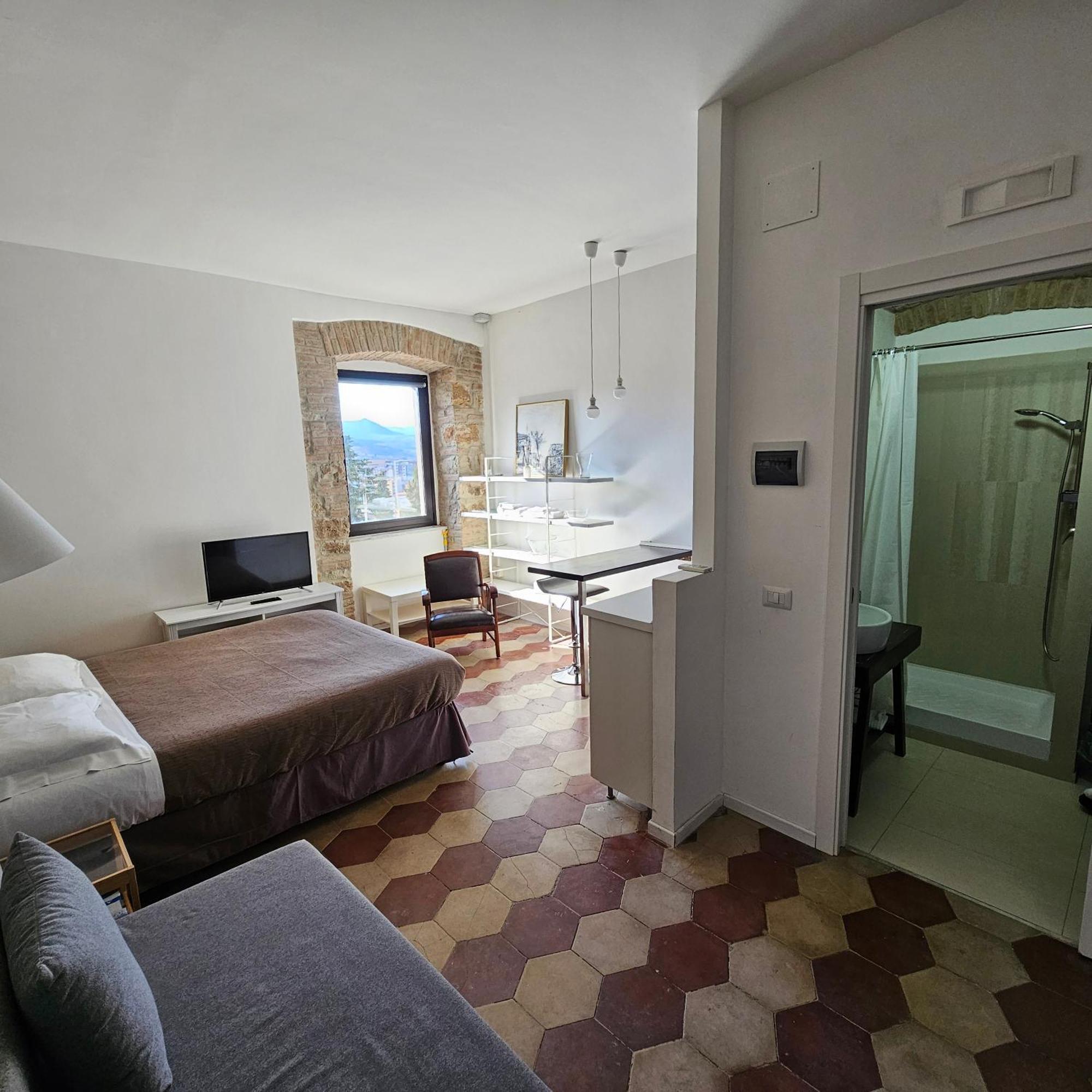 Room & Parking In Centro Citta Con Parcheggio Privato E Wifi Потенца Екстериор снимка