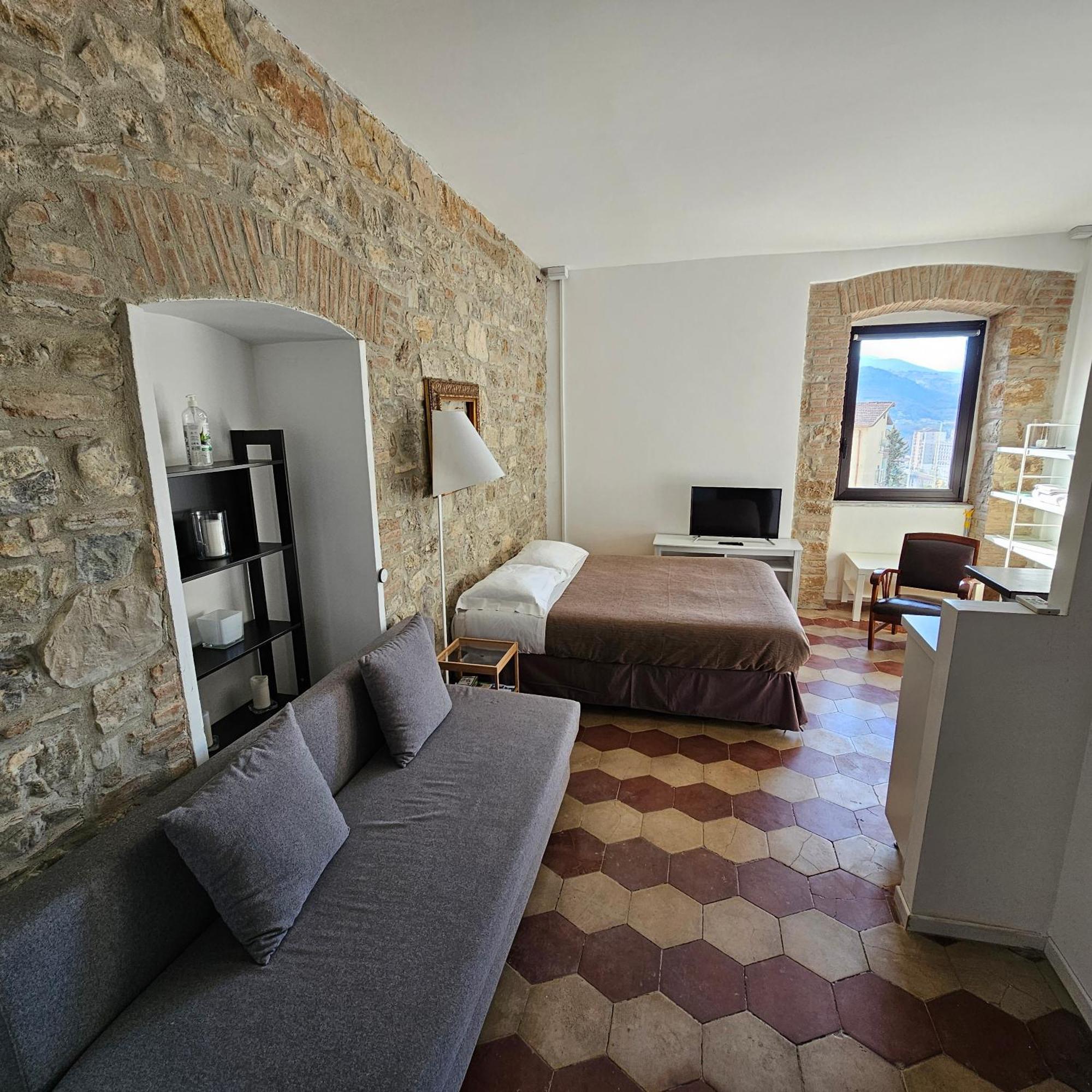 Room & Parking In Centro Citta Con Parcheggio Privato E Wifi Потенца Екстериор снимка