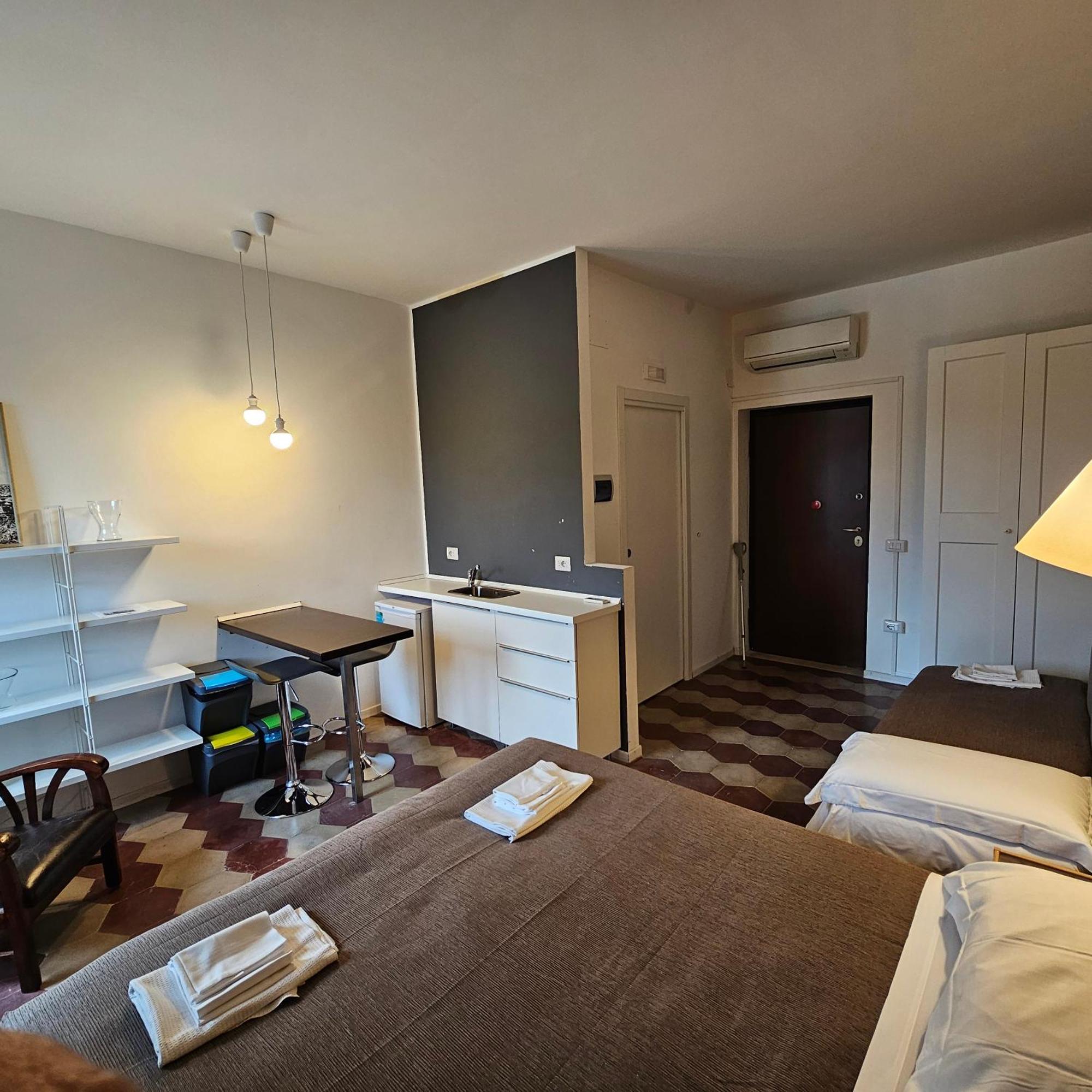 Room & Parking In Centro Citta Con Parcheggio Privato E Wifi Потенца Екстериор снимка