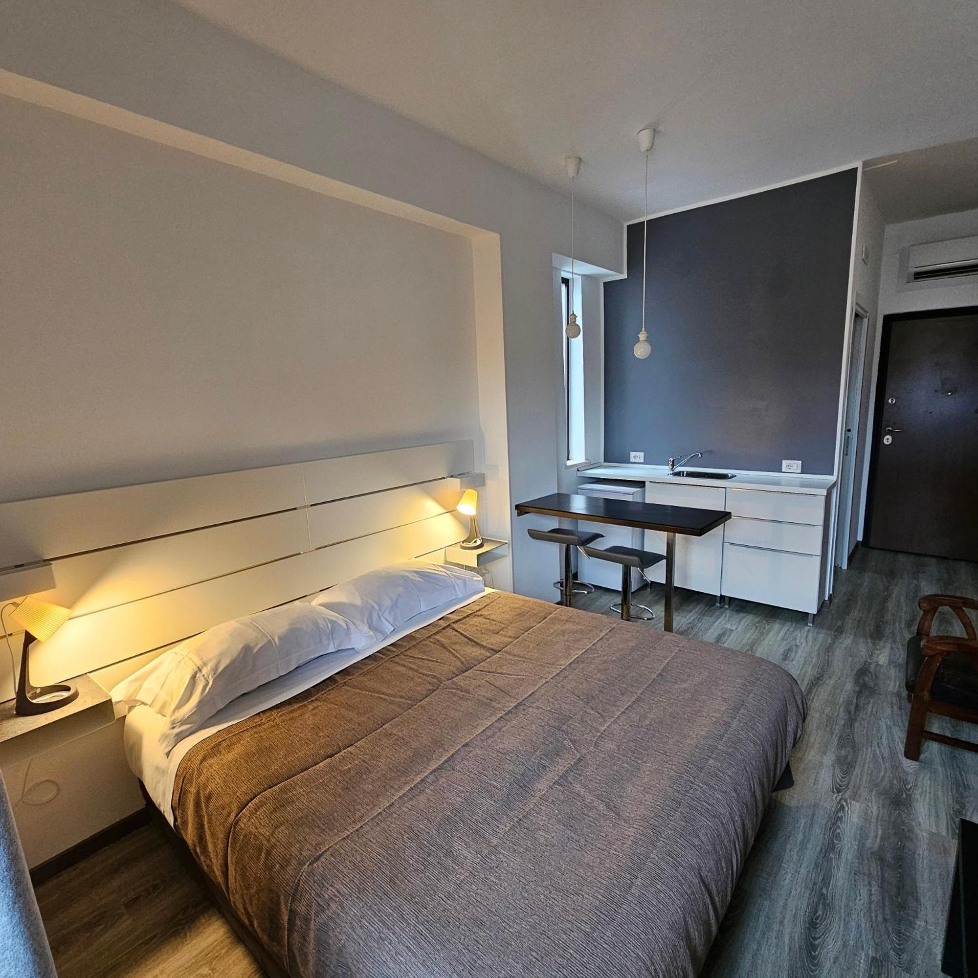 Room & Parking In Centro Citta Con Parcheggio Privato E Wifi Потенца Екстериор снимка