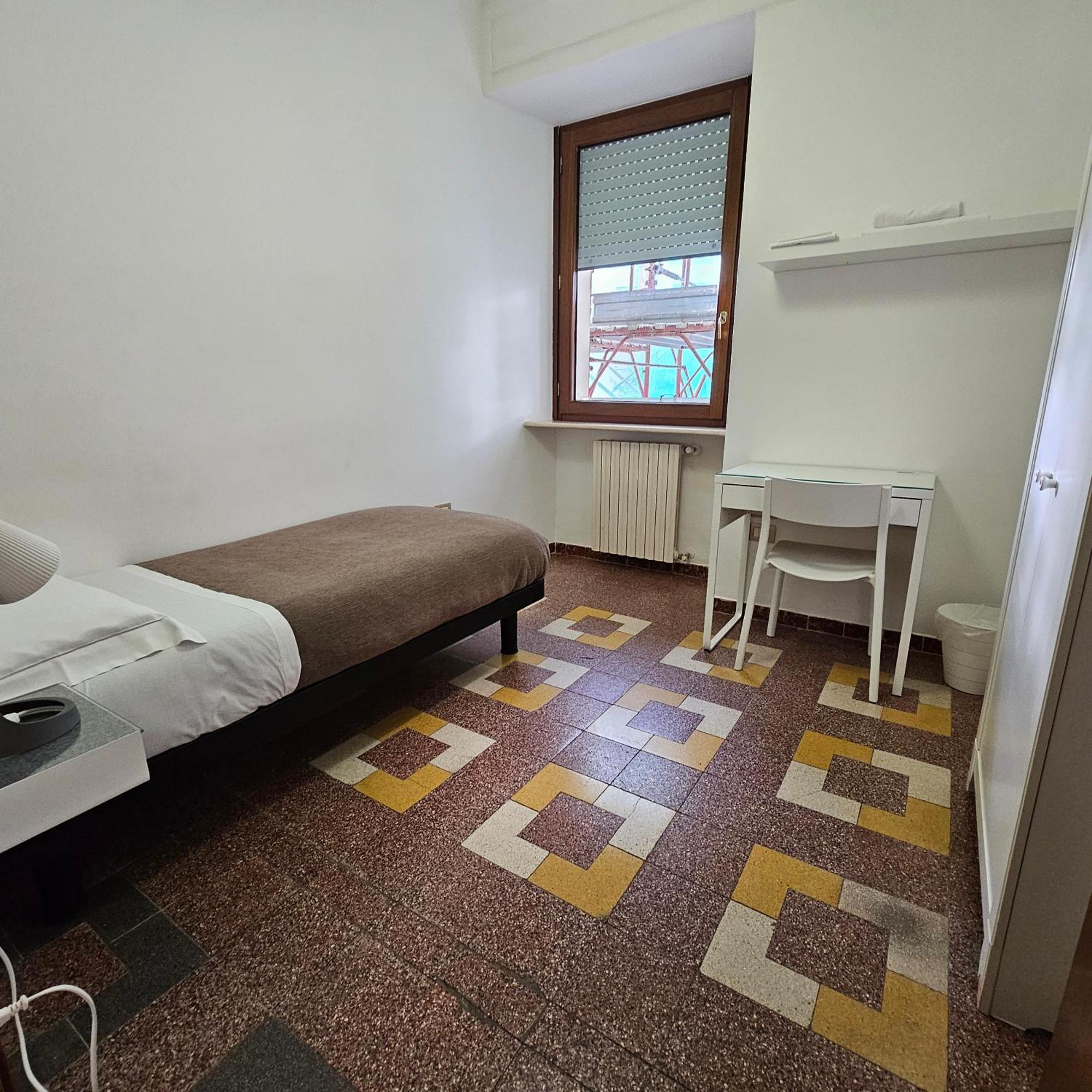 Room & Parking In Centro Citta Con Parcheggio Privato E Wifi Потенца Екстериор снимка