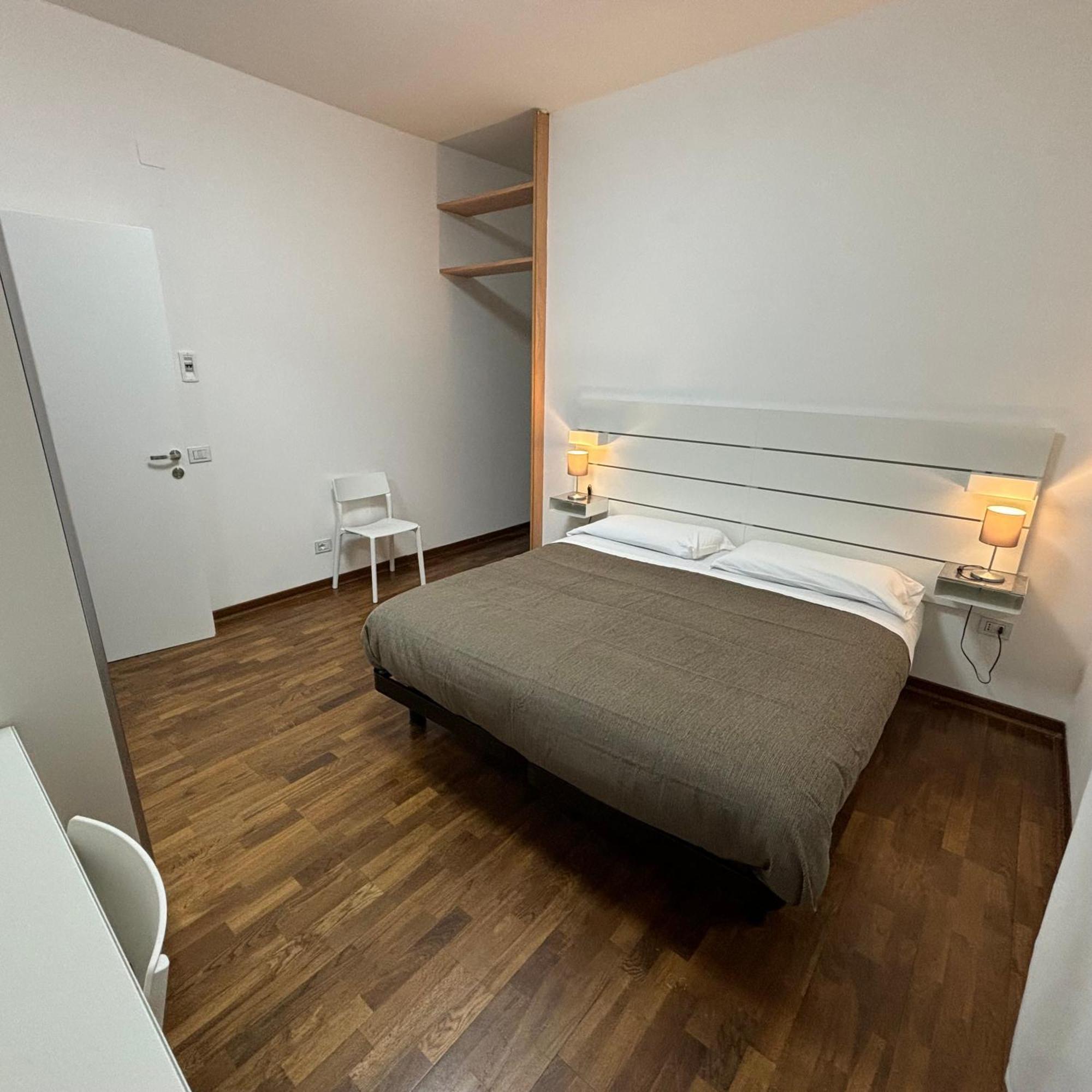Room & Parking In Centro Citta Con Parcheggio Privato E Wifi Потенца Екстериор снимка