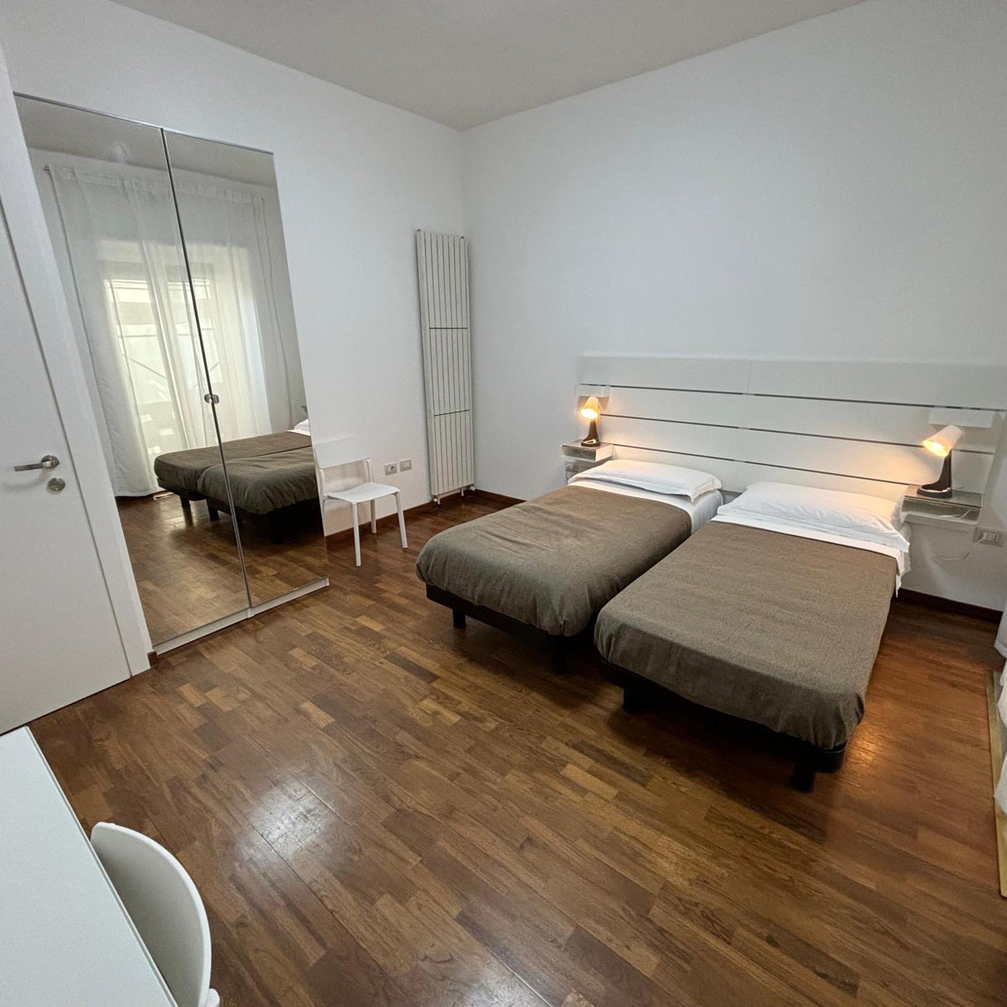 Essential Room & Parking In Centro Citta Con Parcheggio Privato E Wifi Потенца Екстериор снимка