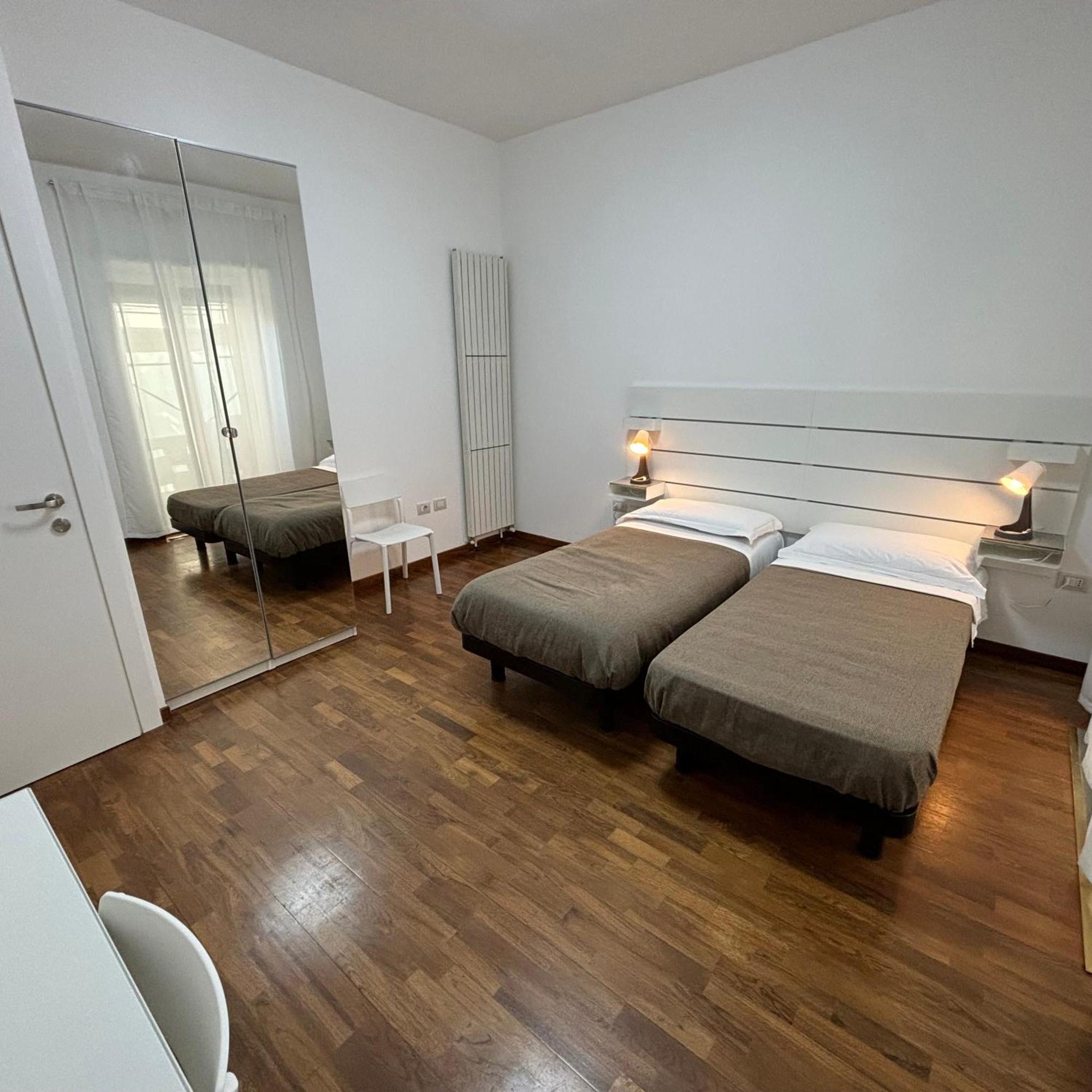 Room & Parking In Centro Citta Con Parcheggio Privato E Wifi Потенца Екстериор снимка