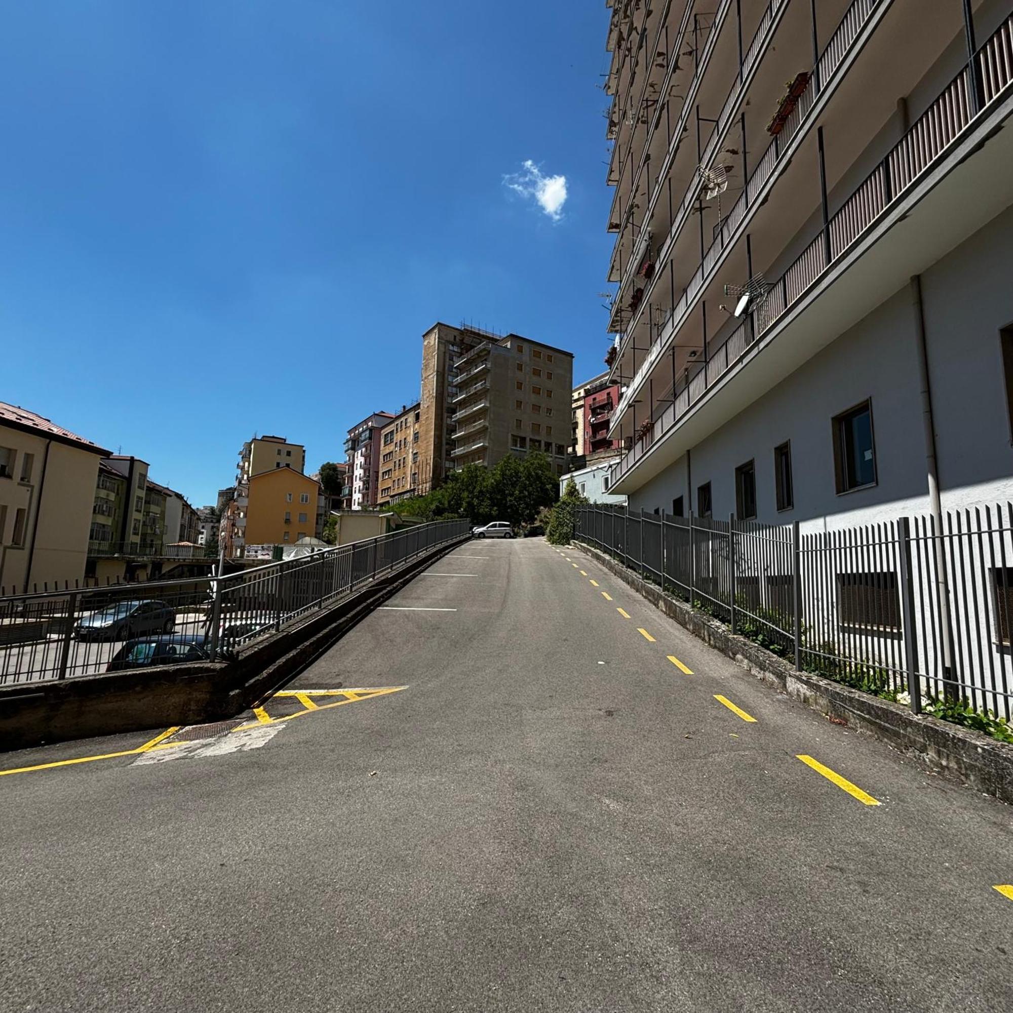 Room & Parking In Centro Citta Con Parcheggio Privato E Wifi Потенца Екстериор снимка