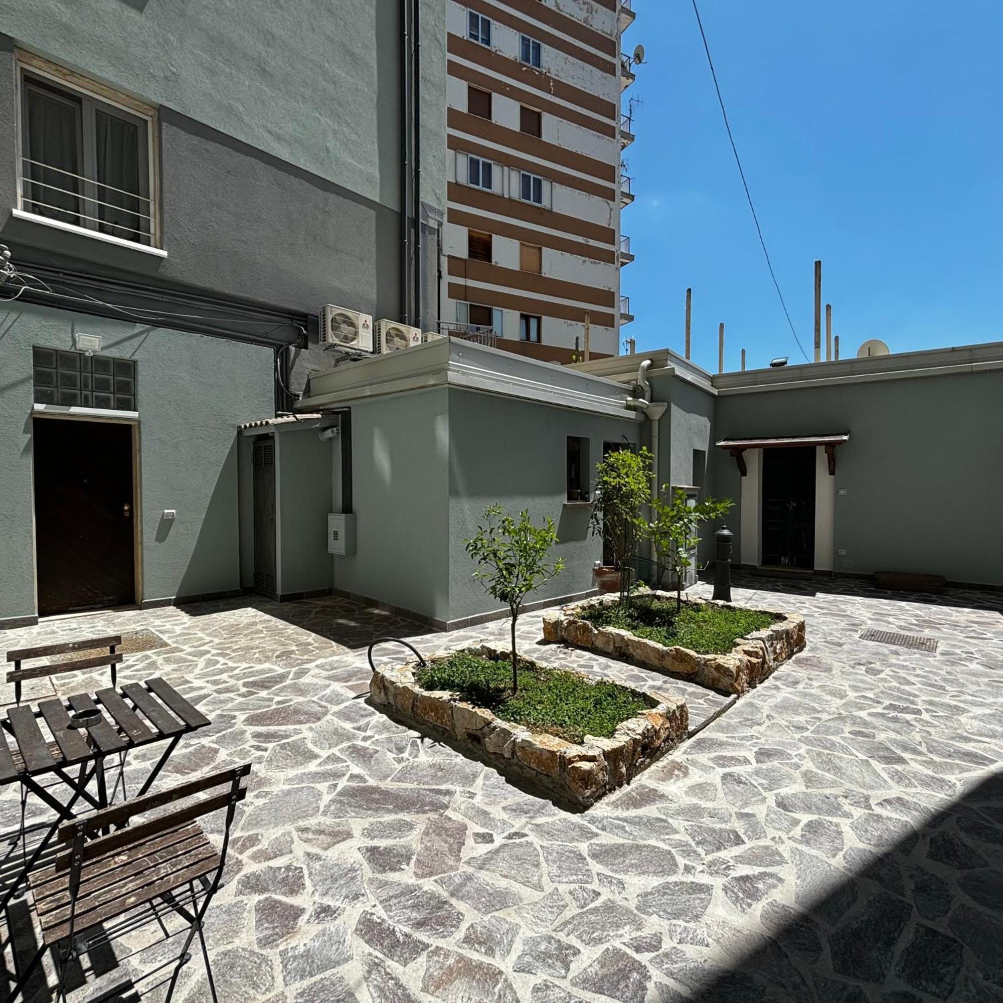 Room & Parking In Centro Citta Con Parcheggio Privato E Wifi Потенца Екстериор снимка