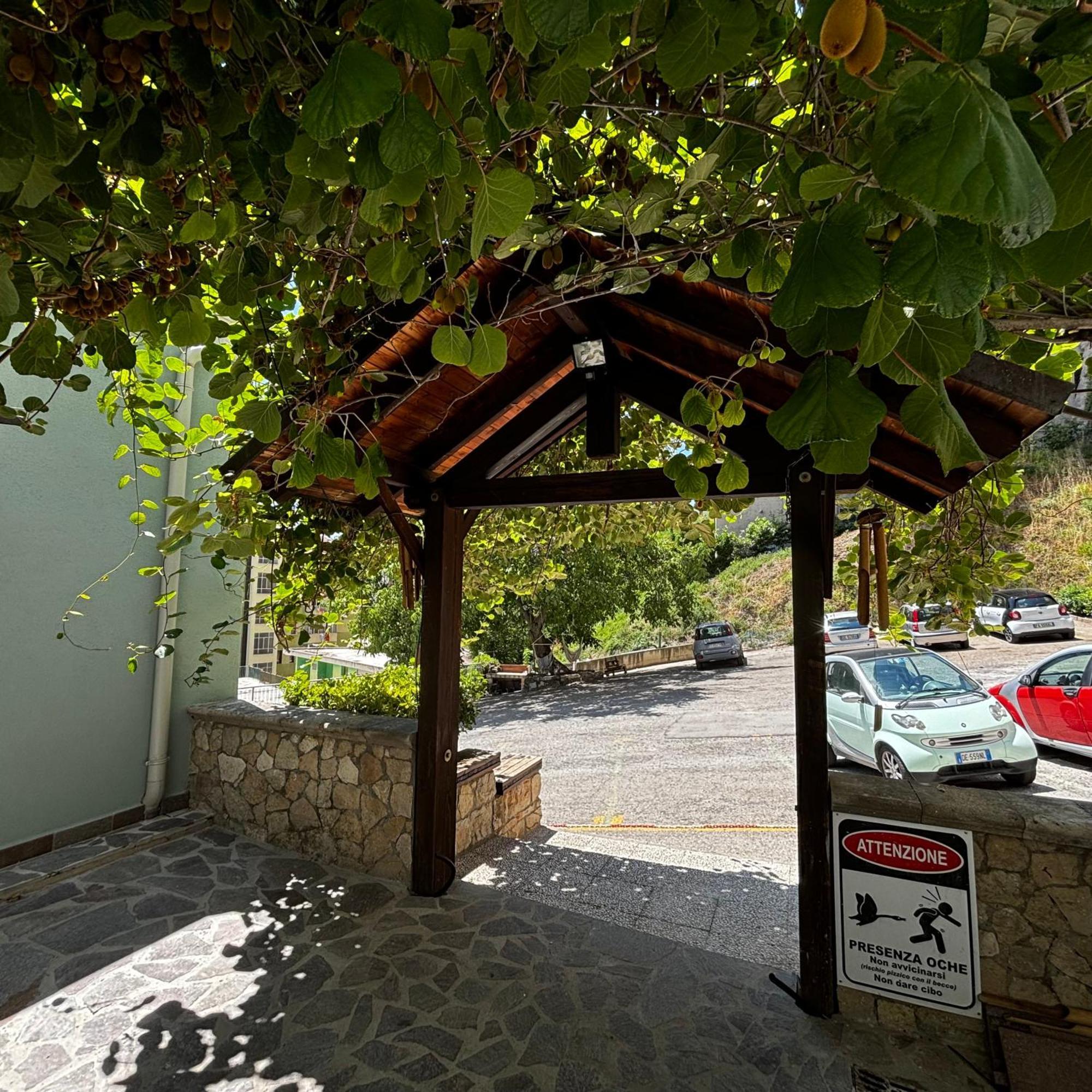 Room & Parking In Centro Citta Con Parcheggio Privato E Wifi Потенца Екстериор снимка