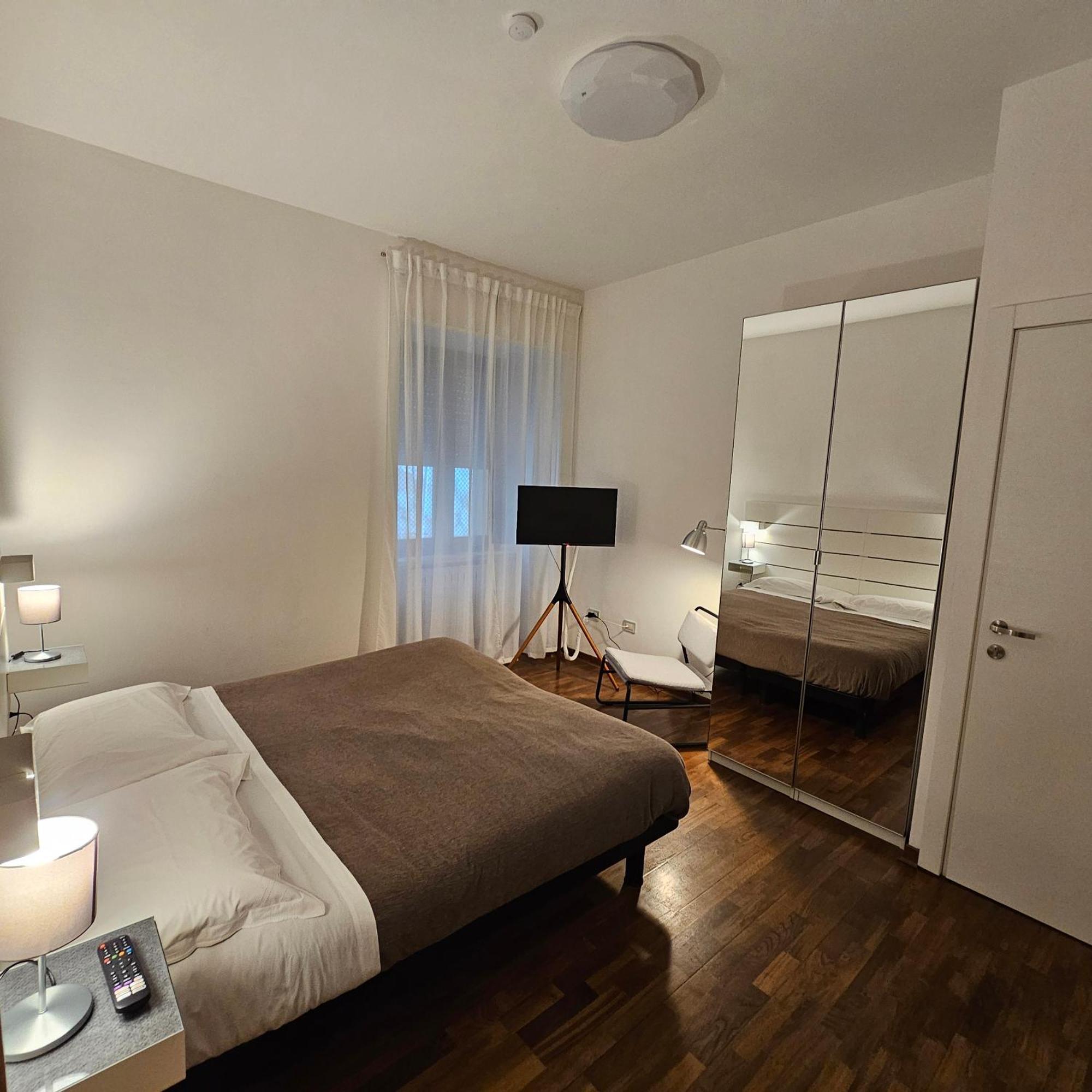Room & Parking In Centro Citta Con Parcheggio Privato E Wifi Потенца Екстериор снимка